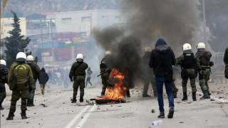 Αποχωρούν τα ΜΑΤ από τη Λέσβο