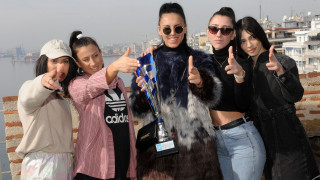 Η πασαρέλα από τις κούκλες και Κυπελλούχες του ΠΑΟΚ στο Λευκό Πύργο