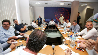 Αναδιάρθρωση: Ποιοι θέλουν και ποιοι όχι