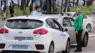 Απίστευτο: Οπαδός της Σανταντέρ έσπασε ταξί