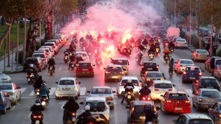 Με συνοδεία οπαδών έφυγε από το Μακεδονία Παλλάς η αποστολή του ΠΑΟΚ