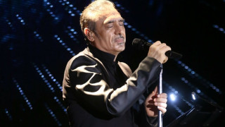 Κατέρρευσε επί σκηνής ο Νότης Σφακιανάκης