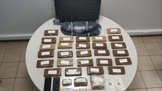 Θεσσαλονίκη: Τους έπιασαν να μεταφέρουν με το τρένο 13 κιλά ηρωίνης σε βαλίτσα!