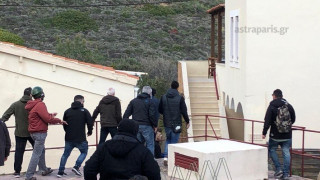 Χίος: Ξύλο κατοίκων στα ΜΑΤ μέσα σε ξενοδοχείο!