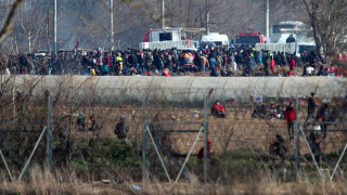 Επεισόδια στον Έβρο, δακρυγόνα από μετανάστες και Τούρκους