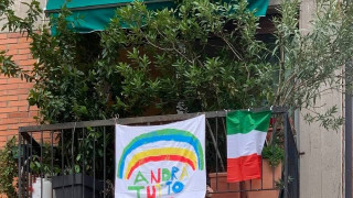 Συγκινητικό βίντεο: Οι κάτοικοι της Βερόνα στα μπαλκόνια τους χειροκροτούν!