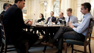 Καφές με… αντισηπτικό στο Μαξίμου