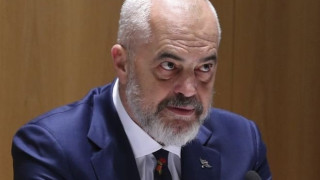 Η Αλβανία κλείνει όλες τις χερσαίες διαβάσεις