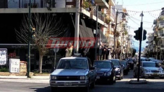 Αίγιο: Παπάδες πάνω σε αγροτικά ράντισαν την πόλη με αγιασμό για τον κορωνοϊό