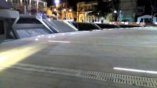 Έντονη χιονόπτωση μέσα στην έρημη Κοζάνη