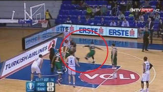  Εισβολή οπαδού και επεισόδια στο Μπουντούσνοστ-Μπάνβιτ (vid)