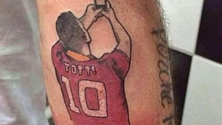 Τατουάζ με τη selfie του Τότι!