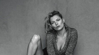 Ασπρόμαυρη και τόπλες η αγέραστη Kate Moss! (pics)