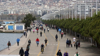 Ακρως επικίνδυνη η εικόνα στην παραλία της Θεσσαλονίκης