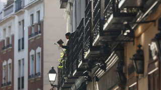 Μένουν μόνο τα αναγκαία ανοιχτά στην Ισπανία