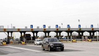 Κορωνοϊός : Η κυβέρνηση μελετά «κλείσιμο διοδίων» το Πάσχα