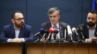 Τσιόδρας: Με κοκτέιλ φαρμάκων θεραπεία και εντός σπιτιού