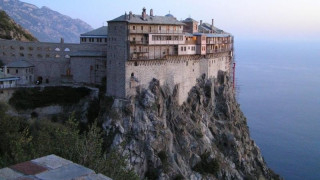 Αίτημα να κηρυχθεί το Άγιον Όρος σε κατάσταση έκτακτη ανάγκης