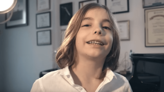 Η συγκινητική σύνθεση του 7χρονου Στέλιου Κερασίδη εμπνευσμένη από τον κορωνοϊό