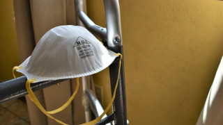 Τούρτα - έκπληξη σε αιωνόβιο ασθενή που νίκησε τον κορωνοιό