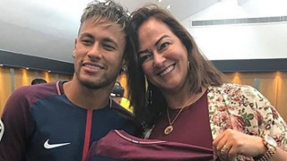 Η μητέρα του Νεϊμάρ τα έφτιαξε με 22χρονο!