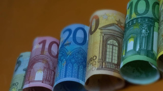 Σχεδόν 500.000 δηλώσεις στην πλατφόρμα για τα 800 ευρώ σε οκτώ μέρες