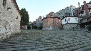 Παράταση απαγόρευσης εισόδου στο Άγιο Όρος