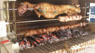 Τι ισχύει με το σούβλισμα, τι απαγορεύεται την Κυριακή του Πάσχα