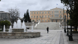 Ετοιμάζει νέα μέτρα απαγόρευσης και μετά το Πάσχα η κυβέρνηση