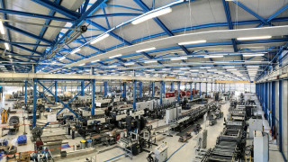 Οι άνθρωποι πεθαίνουν και η Ιταλία άνοιξε τις βιομηχανίες