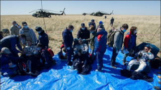 Αστροναύτες προσγειώνονται στη Γη εν μέσω πανδημίας