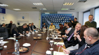 Οι έξι «κουκουρούκου» επιμένουν να θέλουν κόσμο στις κερκίδες