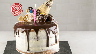 Έκλεισε τα 110 γιορτάζοντας με την μπάντα της αστυνομίας