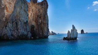 BBC: Μπορεί η Ελλάδα να σώσει το καλοκαίρι της;