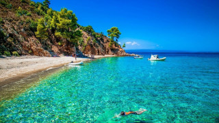 Ο ασφαλέστερος μήνας για διακοπές στην Ελλάδα χωρίς τον φόβο κορωνοϊού