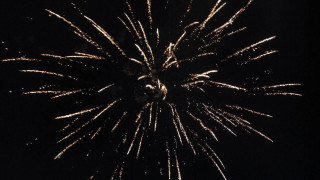 Γιόρτασαν με βεγγαλικά το τέλος της καραντίνας