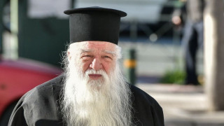 Αμβρόσιος κατά Μόσιαλου – Παπαδάκη για Θεία Κοινωνία και Αγιασμό