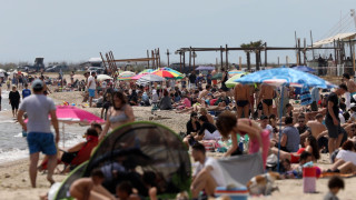 Φωτορεπορτάζ: Βούλιαξε από κόσμο η παραλία Επανομής