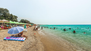 «Κάθε πρωί θα απολυμαίνονται οι ξαπλώστρες»