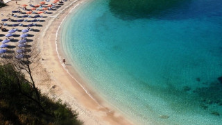 Ανοίγουν το Σαββατοκύριακο οι οργανωμένες παραλίες