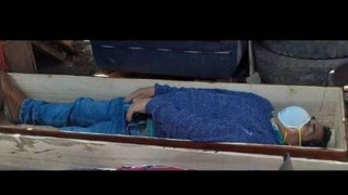 ΑΠΙΘΑΝΟ: Δήμαρχος έκανε τον νεκρό για να γλιτώσει τη σύλληψη!