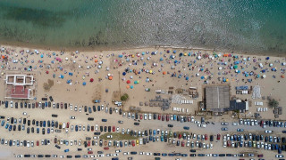 Θεσσαλονίκη: Χαμός στις κοντινές παραλίες – Λίστες αναμονής στην Επανομή