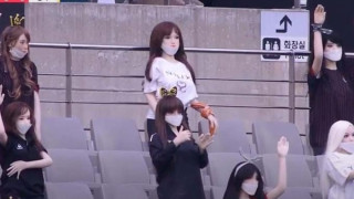 Εβαλαν κούκλες στις εξέδρες στη Νότια Κορέα