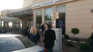 Κοζάνη: Γυναίκα έφτυσε αστυνομικούς που έκαναν συστάσεις για συνωστισμό