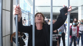 Ξέσπασε η μητέρα της Τοπαλούδη: «Σε 8 χρόνια μπορεί να είναι στη Ρόδο»