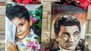 Χαλκιδική: Γίνονται έργα τέχνης οι παλιές εξώπορτες της Αφύτου