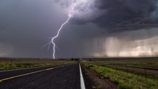 Αγγλία: Εννιάχρονο αγόρι σκοτώθηκε από κεραυνό ενώ έπαιζε ποδόσφαιρο