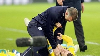 Προπονητής πήγε να πνίξει ποδοσφαιριστή (video)