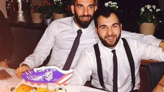 Το... ιπτάμενο παπούτσι του Τουράν κατέληξε στην... τούρτα του!