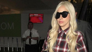 Πάλι ξέχασε να φορέσει παντελόνι η Lady Gaga! 